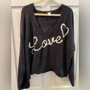 VENUS Elegant Black super soft crop sweater